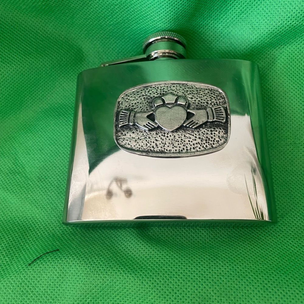 Irish Shamrock Pewter Stainless Steel Whiskey Flask NEW St Patrick’s Day NIB - Picture 5 of 7